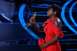 Виола Дэвис получила «Оскар» за роль в фильме «Ограды»