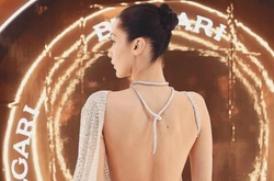 Белла Хадид пришла на вечеринку Bvlgari в «голом» платье