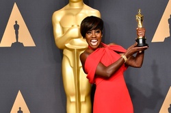 Виола Дэвис стала первой в истории темнокожей актрисой с «Оскаром», «Эмми» и «Тони»