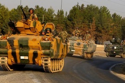 Туреччина стягує військову техніку до кордону із Сирією