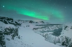 Фотограф показал Исландию в лунном свете с высоты птичьего полёта 