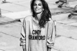 51-летняя Синди Кроуфорд призвала не стесняться целлюлита