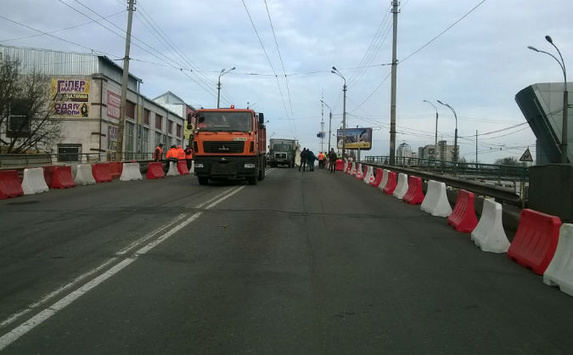 Рух транспорту Шулявським мостом відновили