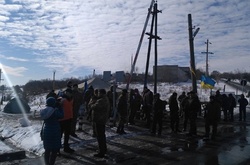 Блокада Донбасу: активісти заявляють про штурм їхнього редуту