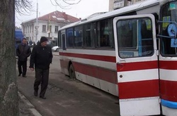 Автобус провалився під асфальт