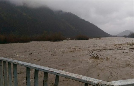Сьогодні на Закарпатті рівень води в річках може піднятися ще на 1,5 м