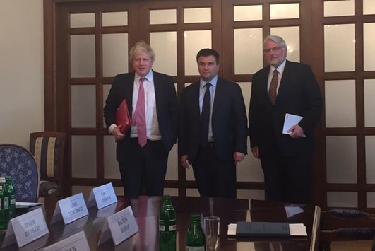 Клімкін, Ващиковський і Джонсон проводять зустріч у Києві