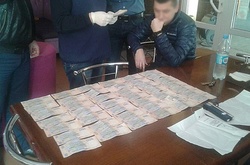 У Черкасах начальник відділу виконавчої служби вимагав хабар за зняття арешту з авто