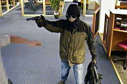 Розбійний напад у Києві: невідомі вкрали у чоловіка більше одного мільйона гривень 