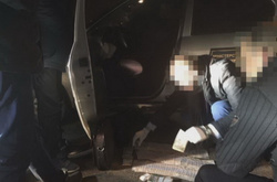 У Дніпрі двох держслужбовців впіймали на хабарі майже у мільйон гривень
