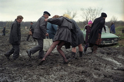 Безглузді люди. Моторошні фотографії Луганська 1990-х років