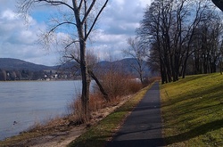 У п'ятницю буде прохолодно, в західних областях дощі