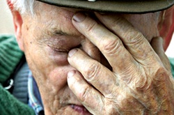 Катували праскою. Під Києвом злочинці пограбували старенького дідуся