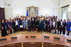 Церемонія вручення сертифікату вчителям англійської мови