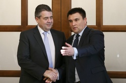  Зіґмар Ґабріель (л) і Павло Клімкін (п), Київ, 2 березня 2017 року 