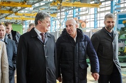 Порошенко зустрівся з трудовим колективом ХТЗ