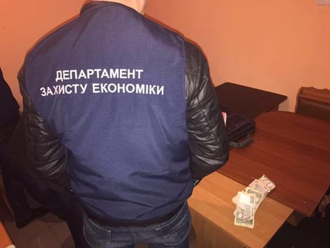 На Миколаївщині затримали адвоката на хабарі у 7 тисяч доларів