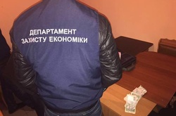 На Миколаївщині затримали адвоката на хабарі у 7 тисяч доларів