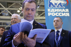 Розслідування Навального, або Як путінський телевізор врятує Медведєва