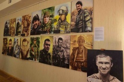 Якби не війна. У Запоріжжі презентували унікальну фотовиставку про бійців АТО