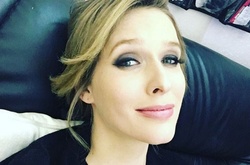 Снова в форме: украинская телеведущая показала роскошную фигуру после родов