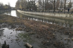 Шокуючі фото. Колись розкішний парк в окупованому Сімферополі перетворився на смітник