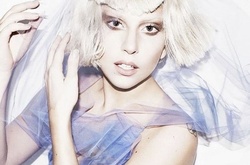 Попались: Леди Гагу застали за поцелуями с новым бойфрендом