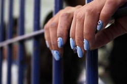 В Києві затримали колишню вчительку, яка розповсюджувала дитячу порнографію