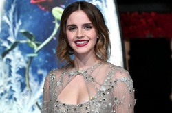 Феминистки решили поддержать Эмму Уотсон при помощи бикини