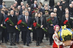 Як керівники України вшановували Кобзаря. Фотогалерея