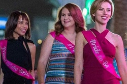 Скарлетт Йоханссон в первом трейлере комедии «Очень плохие девчонки»