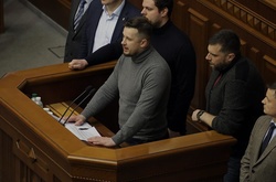  Андрій Білецький  , який прийшов на сесійне засідання один раз за все восьме скликання ВРУ 