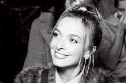 Книжная полка: Василиса Фролова рассказала о любимых книгах и героях