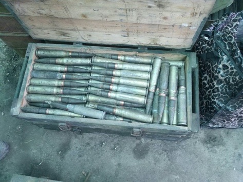 В «сірій зоні» на Донбасі правоохоронці виявили велике сховище боєприпасів