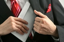 У Києві на хабарі спіймали представника приватного вишу