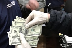 Військового лікаря спіймали на хабарі 900 доларів США (фото)