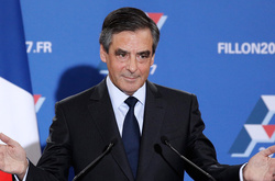 Кандидата в президенти Франції звинуватили у купівлі дорогих костюмів