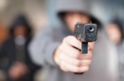 Стрілянина на Донеччині: чоловіка з осколковими пораненнями госпіталізували до лікарні