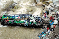 В Перу автобус впав у прірву: щонайменше 15 загиблих