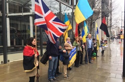 Активісти London Euromaidan пікетували британське помешкання Ахметова