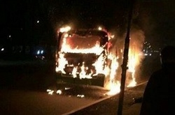 На околиці Києва згоріла маршрутка (фото)