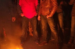 У Рівному пікетувальники підпалили шини під будівлею ОДА