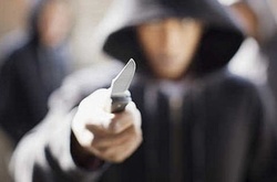 У Києві з ножем напали на журналістку: зловмисник втік