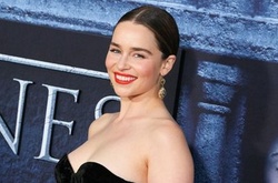 Эмилия Кларк стала лицом парфюма Dolce & Gabbana