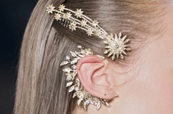 Большие серьги - новый модный тренд весны