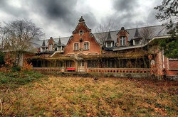 По ту сторону двери, или пугающая красота заброшенного приюта