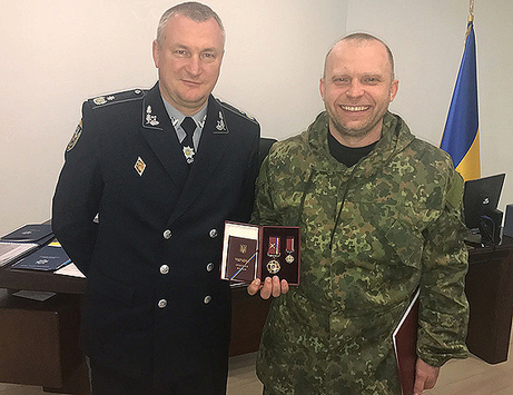 Президент нагородив орденом поліцейського-учасника конфлікту з Парасюком
