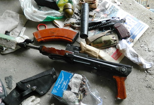 У Києві ремонтники знайшли арсенал зброї 