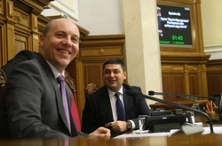 Стало відомо, що Парубію та Гройсману дарують іноземні гості