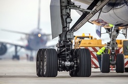 У Швеції евакуювали літак з міністром оборони після повідомлення про вибухівку 